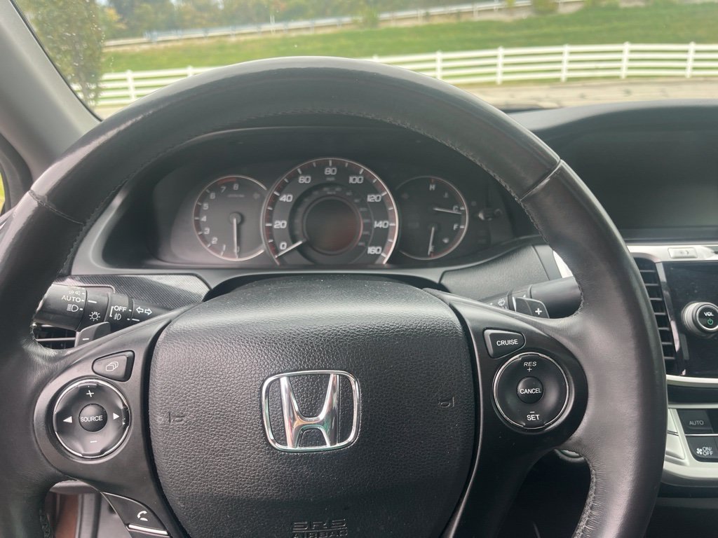 Used 2014 Tiger Eye Pearl Honda EX-L image 15