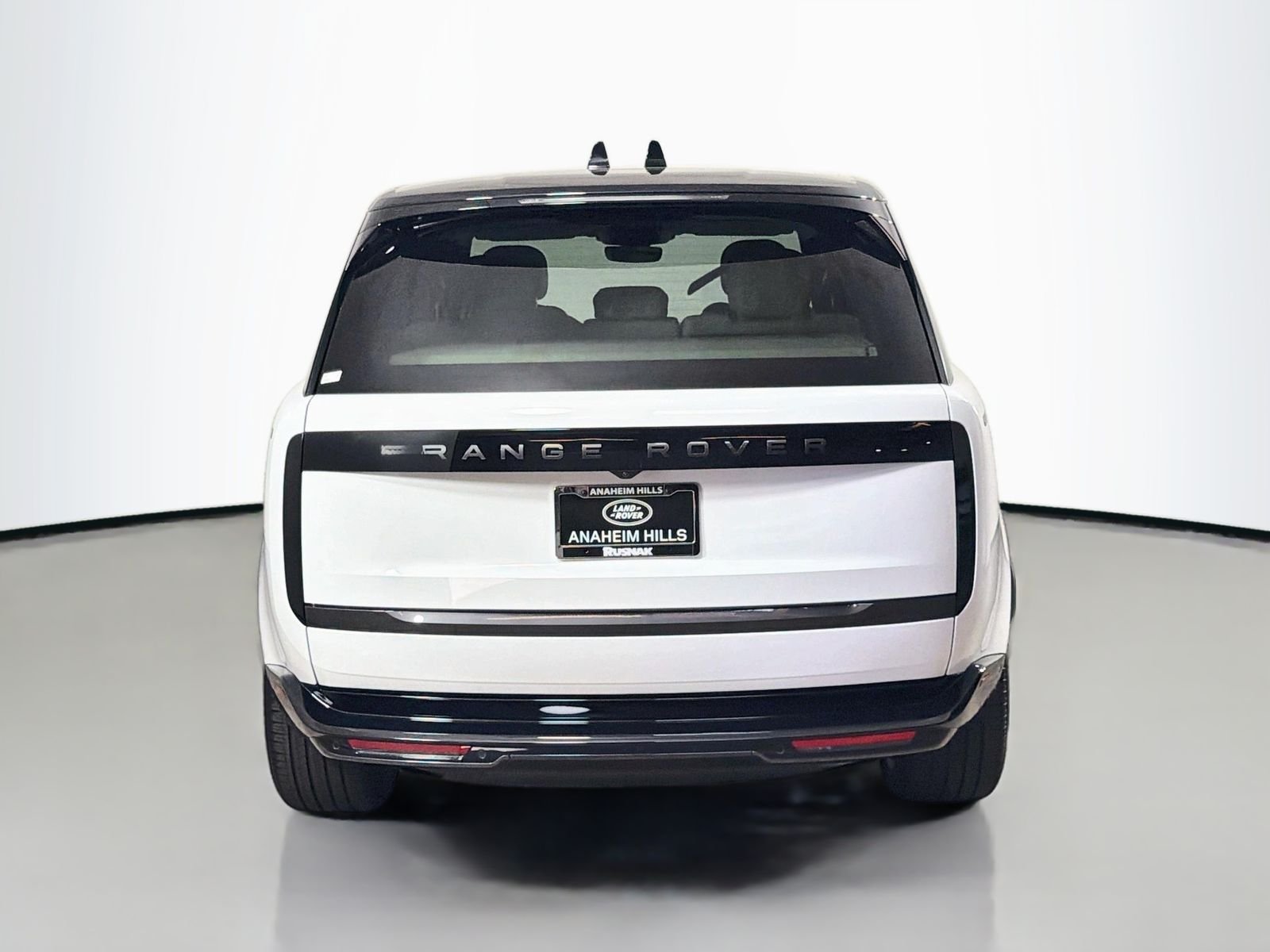New 2026 Fuji White Land Rover SE image 4