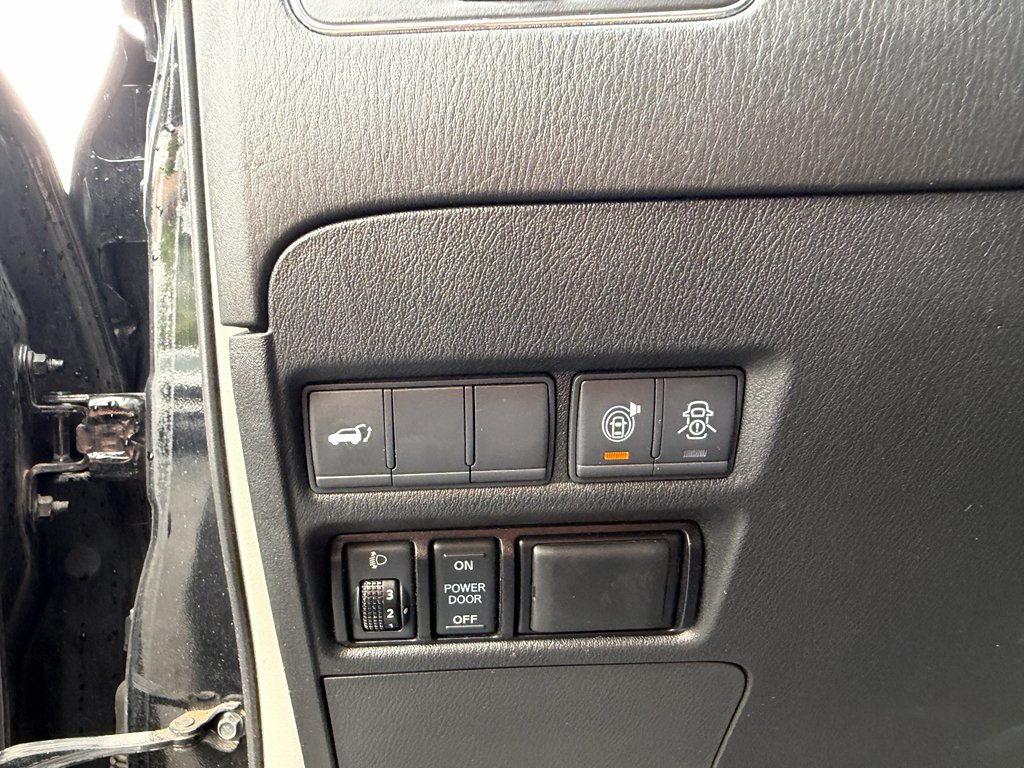 Used 2019 Super Black Nissan SL image 16