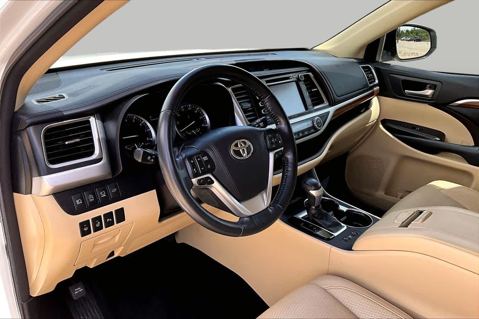 Used 2018 Blizzard Pearl Toyota Limited image 18