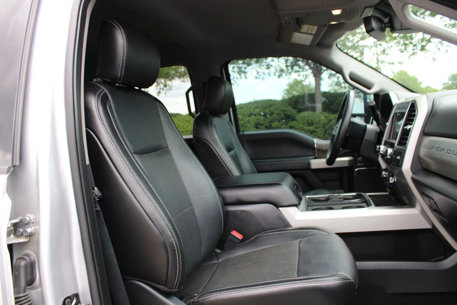 Used 2019 Silver Ford Lariat image 35