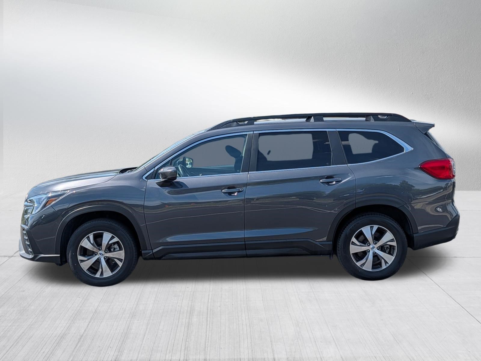 Used 2025 Magnetite Gray Metallic Subaru Premium image 4