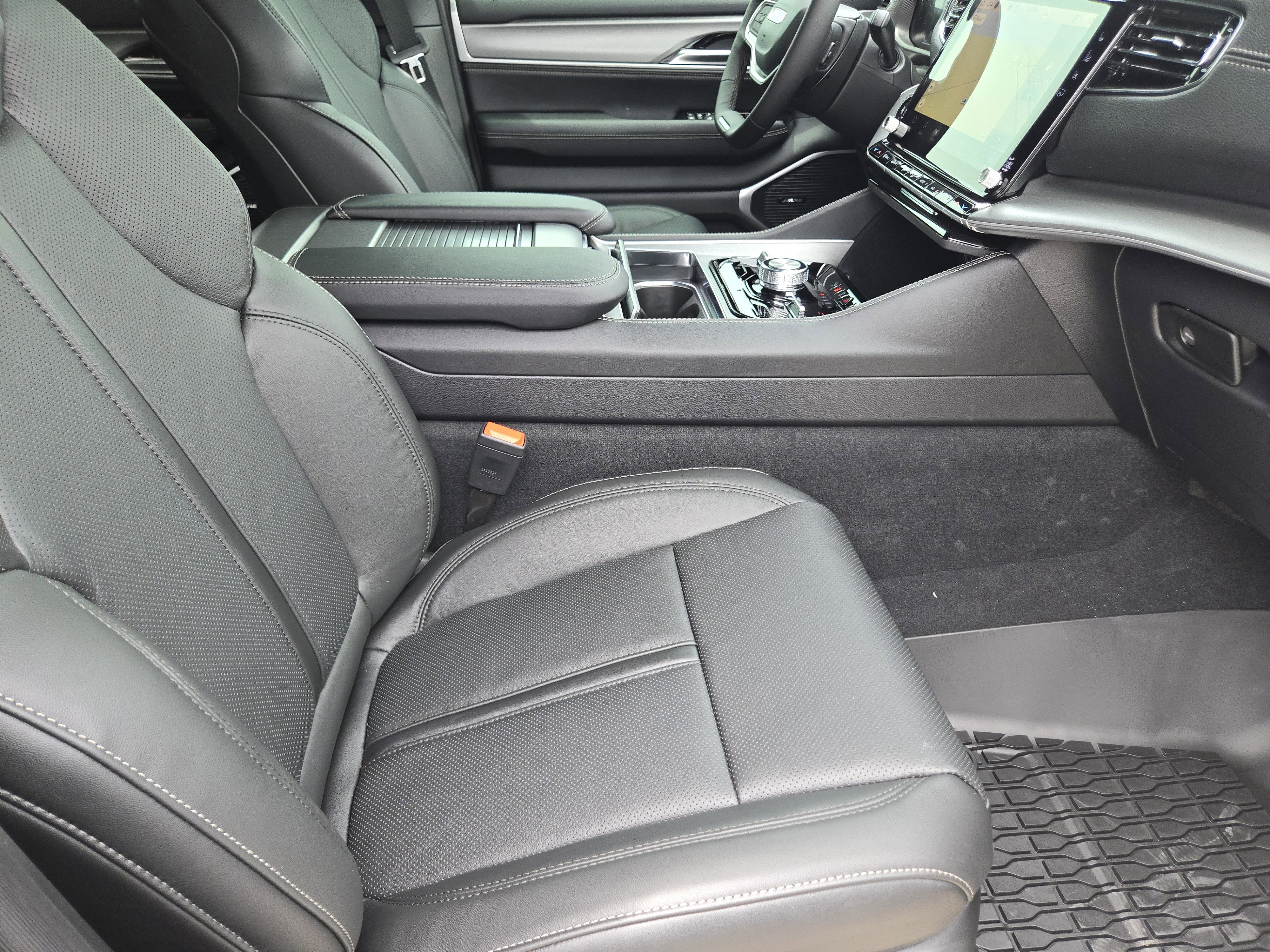 New 2026 Baltic-Gray Metallic Clear-Coat Exterior Paint Jeep Upland image 11