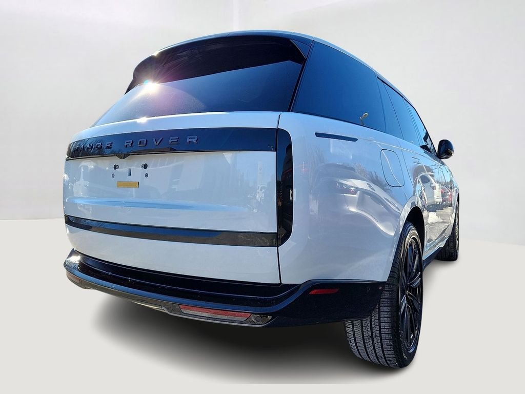 New 2026 Fuji White Land Rover SE image 3