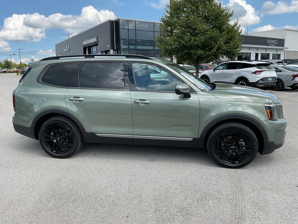 Used 2023 Jungle Green Kia EX X-Line image 9
