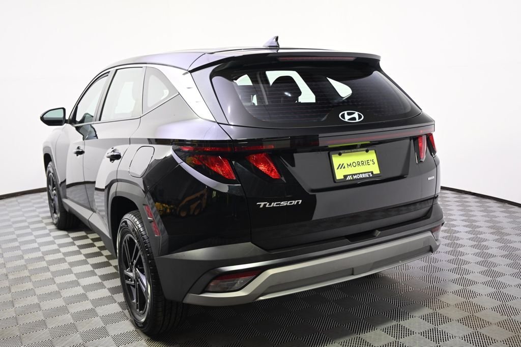 Certified Used 2025 Phantom Black Hyundai SE image 4