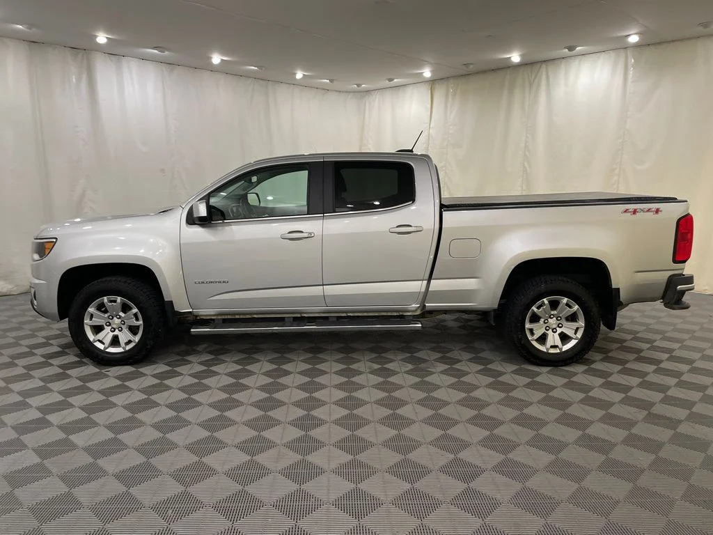 Used 2019 Silver Ice Metallic Chevrolet 4WD LT image 9