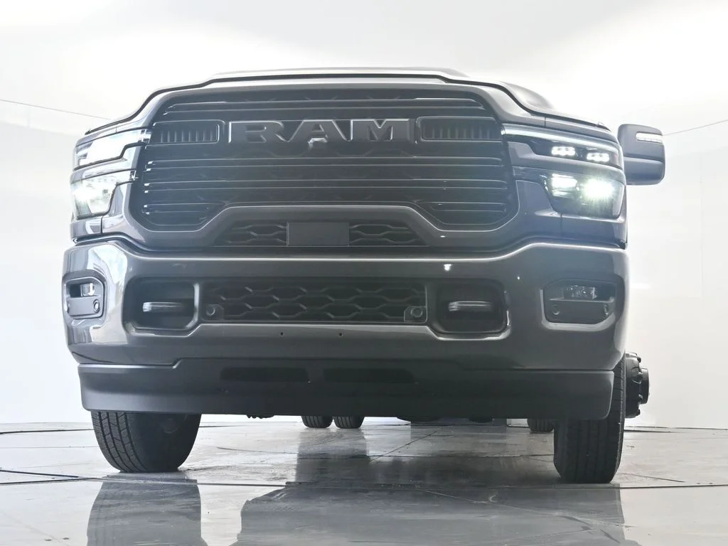 New 2026 Granite Crystal Metallic Clear-Coat Exterior Paint RAM Laramie image 35