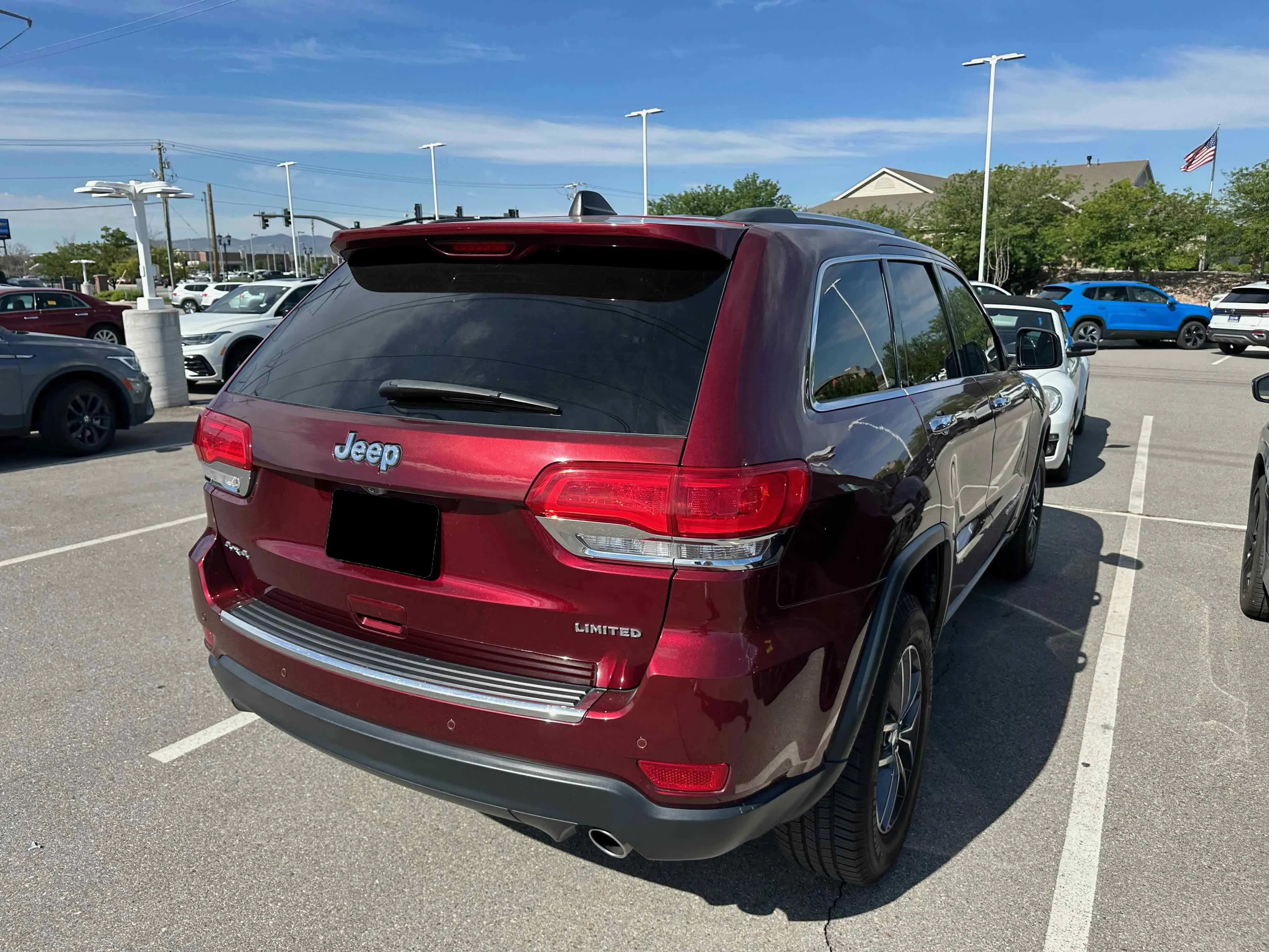Used 2018 Velvet Red Pearlcoat Jeep Limited image 4