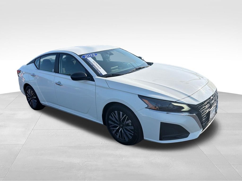 Used 2025 White Nissan 2.5 SV image 7