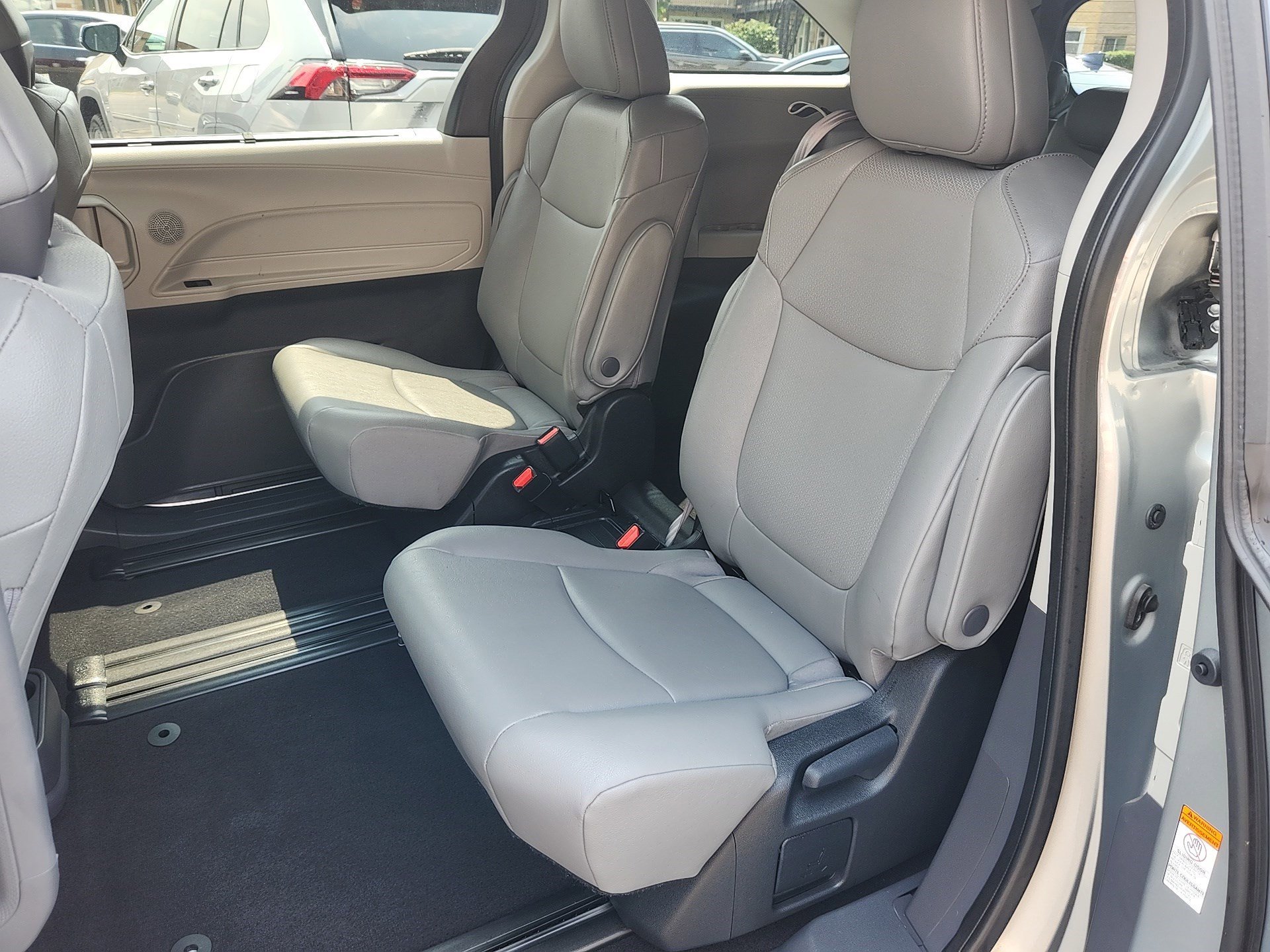 2023 Toyota Sienna XLE - Photo 27