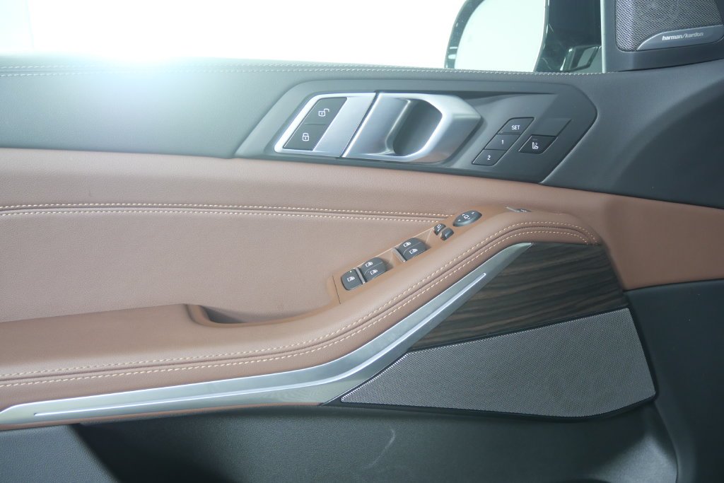 Certified Used 2026 Carbon Black Metallic BMW xDrive40i image 9