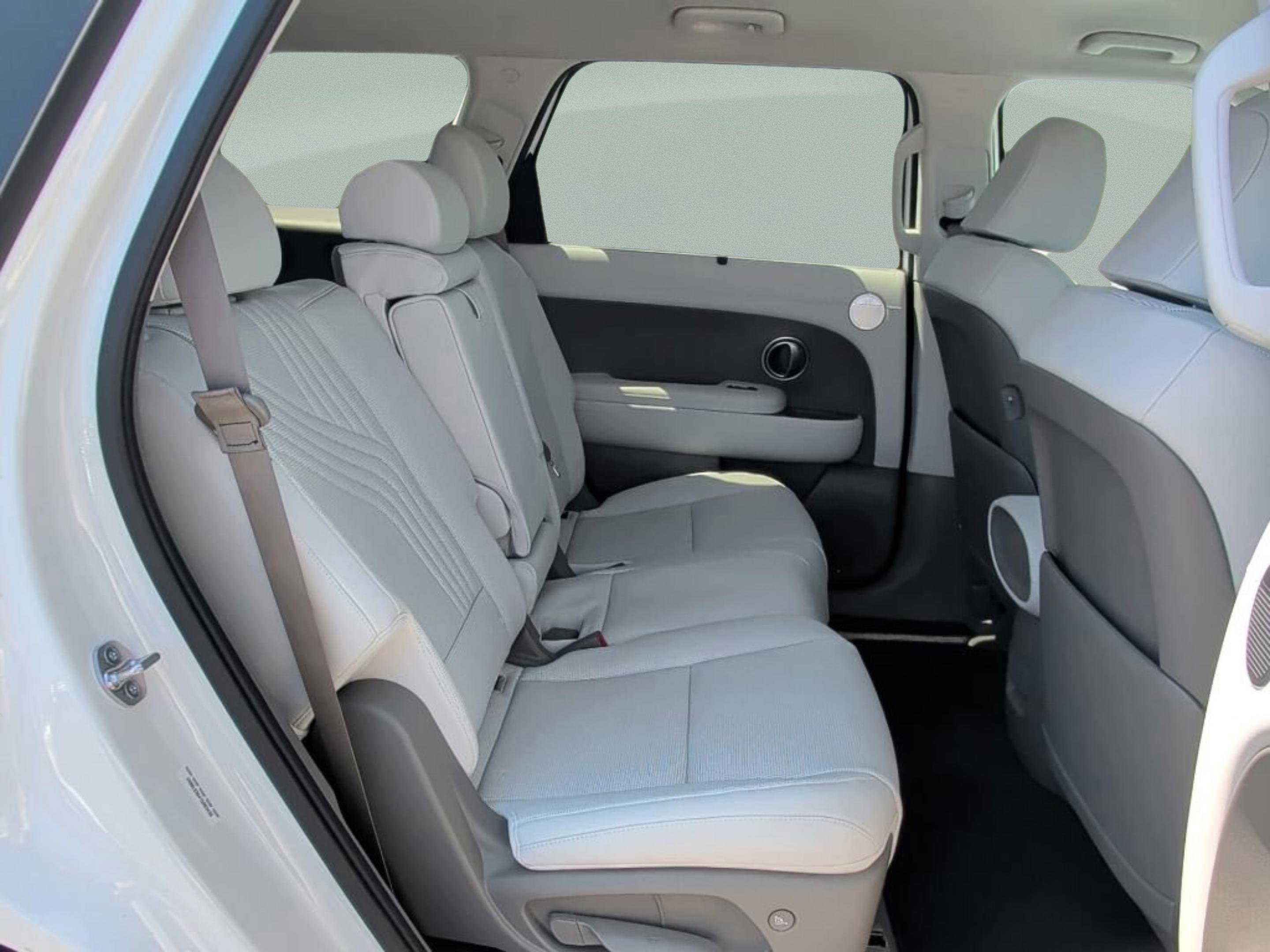 New 2026 Creamy White Pearl Hyundai Blue SEL 8P image 39