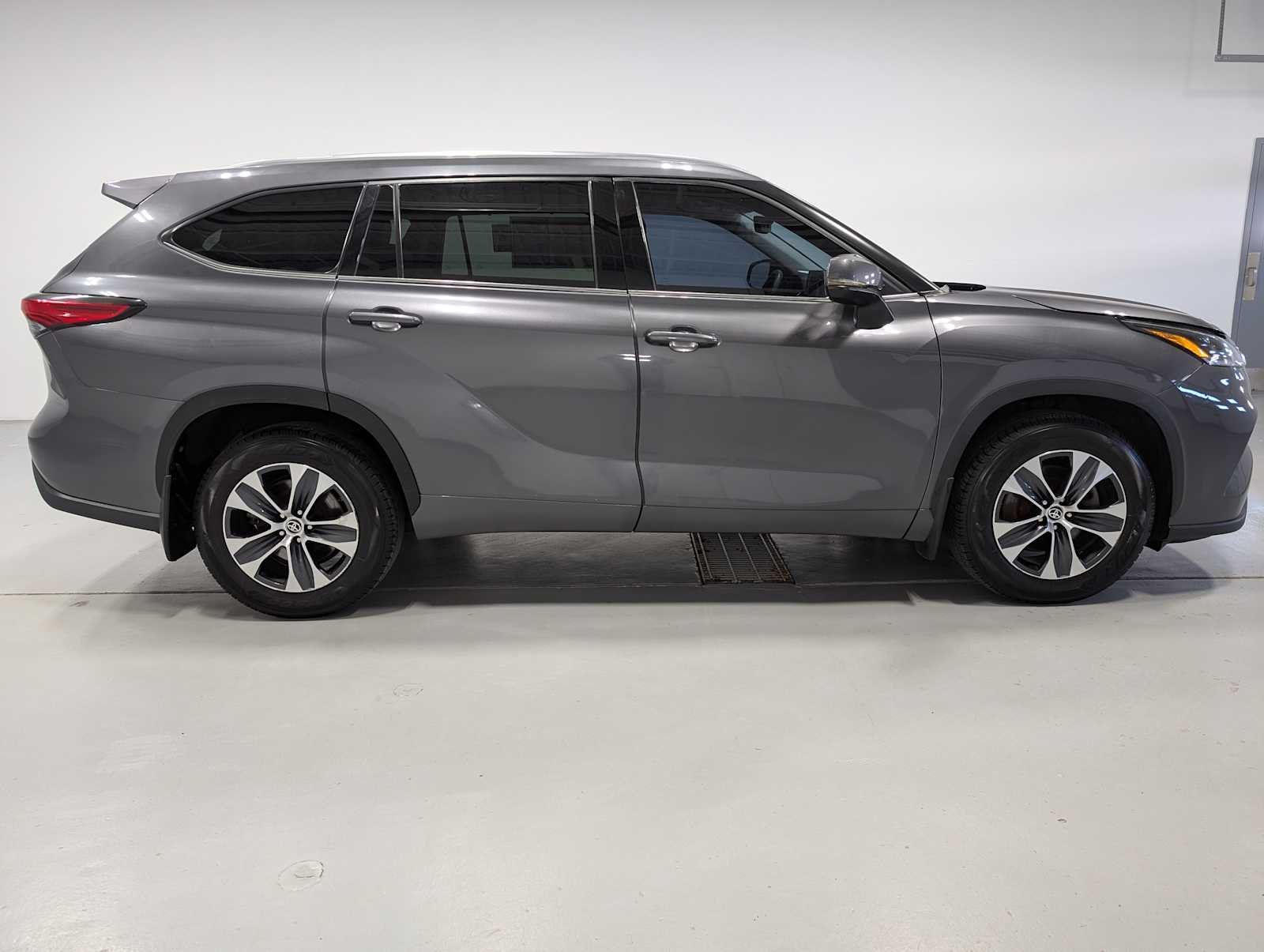 Used 2021 Magnetic Gray Metallic Toyota XLE image 7