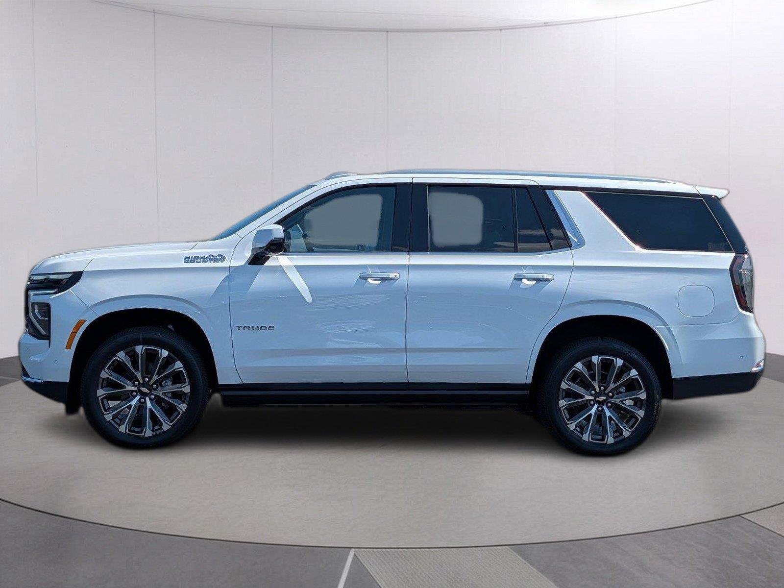 New 2026 Polar White Tricoat Chevrolet High Country image 2