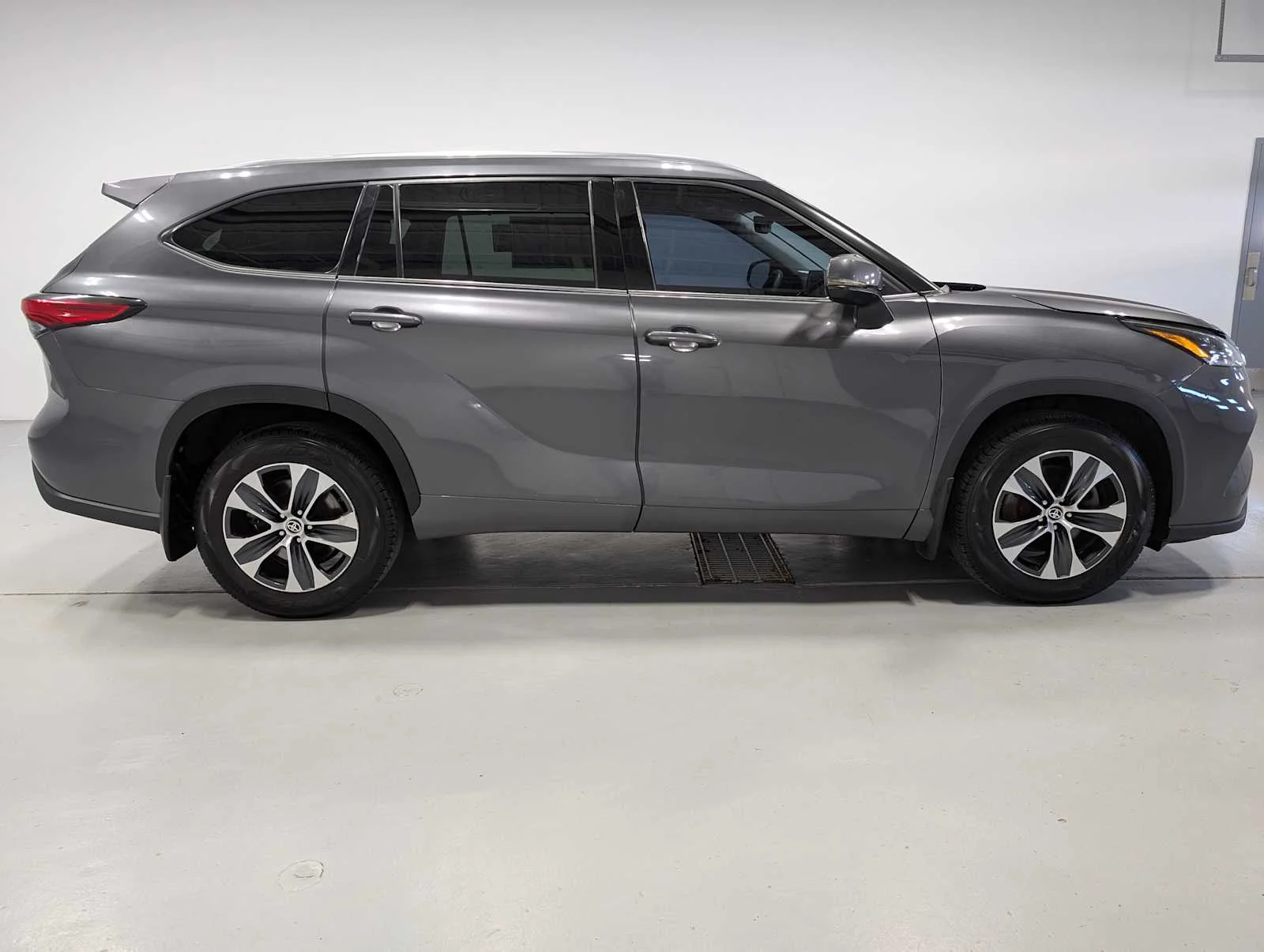 Used 2021 Magnetic Gray Metallic Toyota XLE image 7