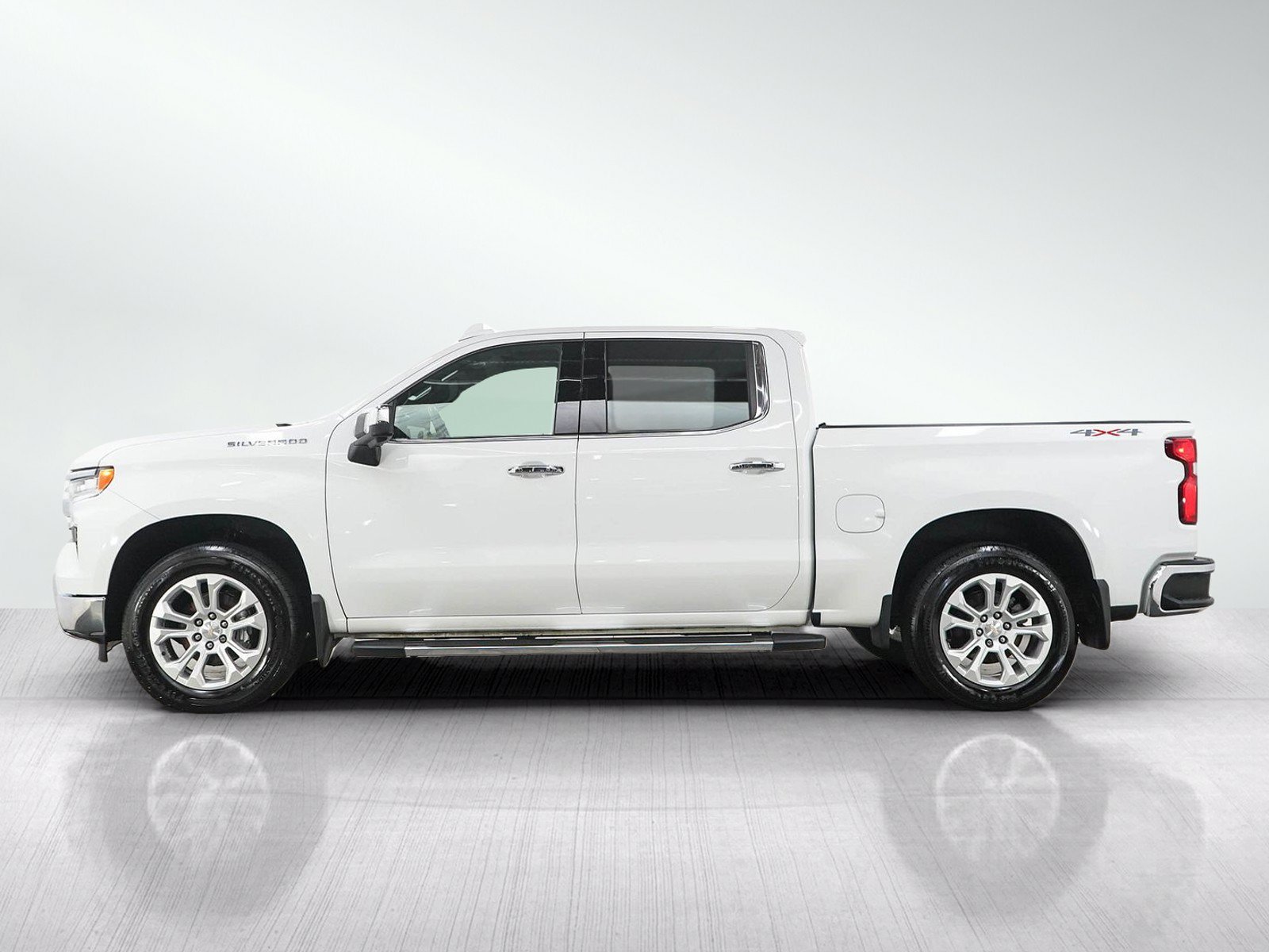 Used 2022 Chevrolet Silverado 1500 LTZ with VIN 3GCUDGED5NG513435 for sale in White Bear Lake, Minnesota