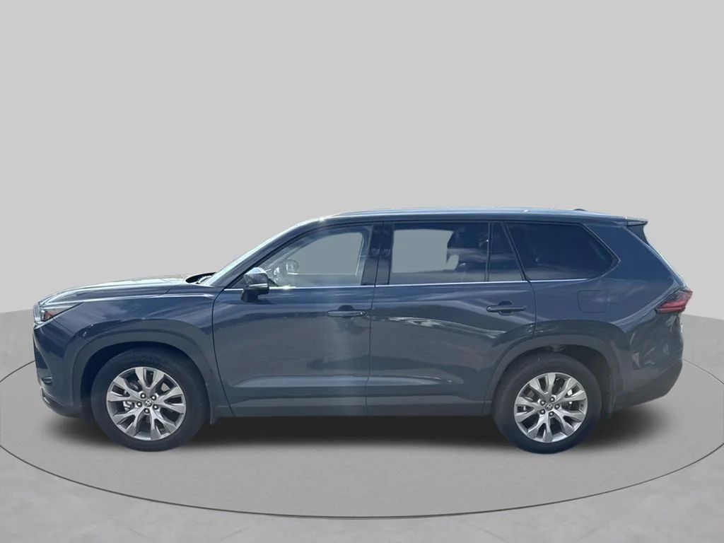 Used 2026 Cloud Toyota Limited image 9