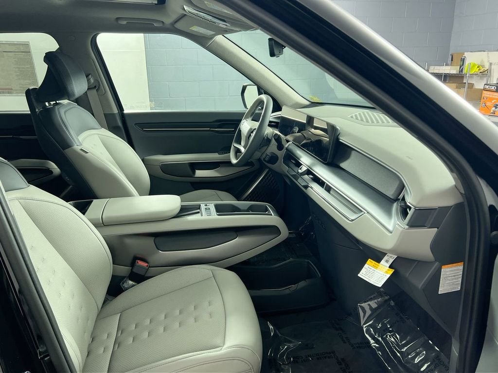 New 2026 Ebony Black Kia Wind AWD image 32