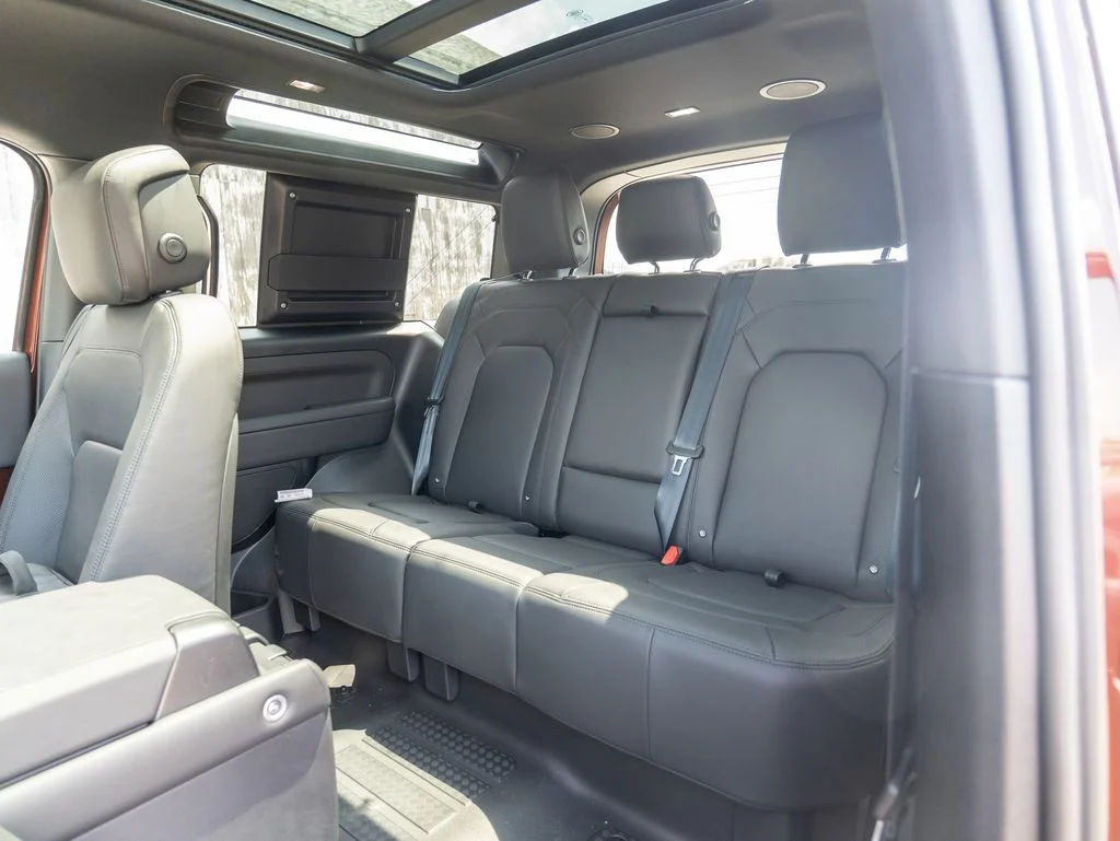 New 2026 Sedona Red Land Rover X image 20