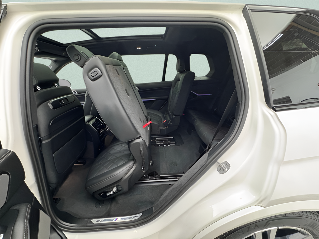 Used 2025 Alpine White BMW xDrive40i image 36
