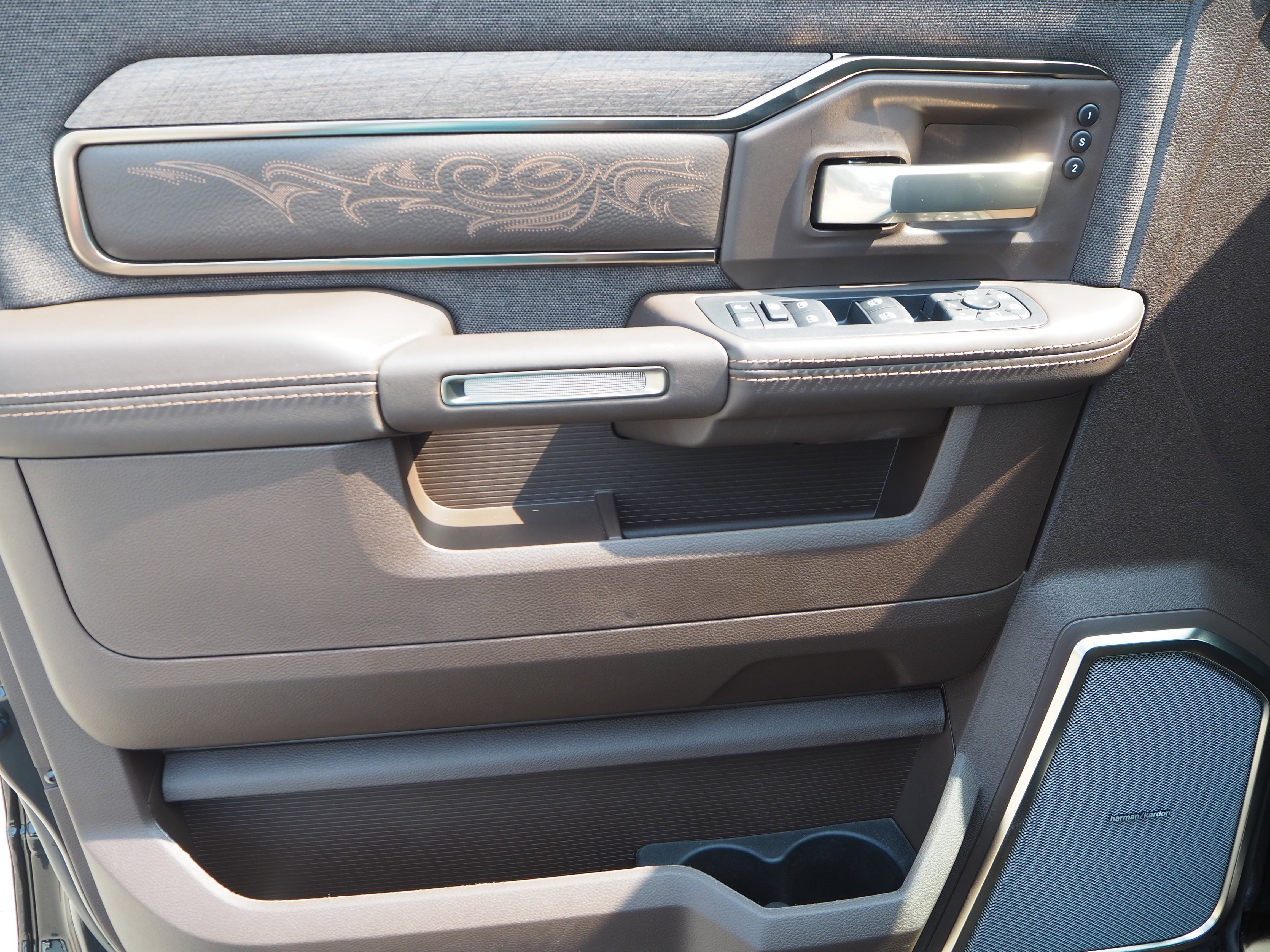 2025 RAM 2500 Limited - Photo 25