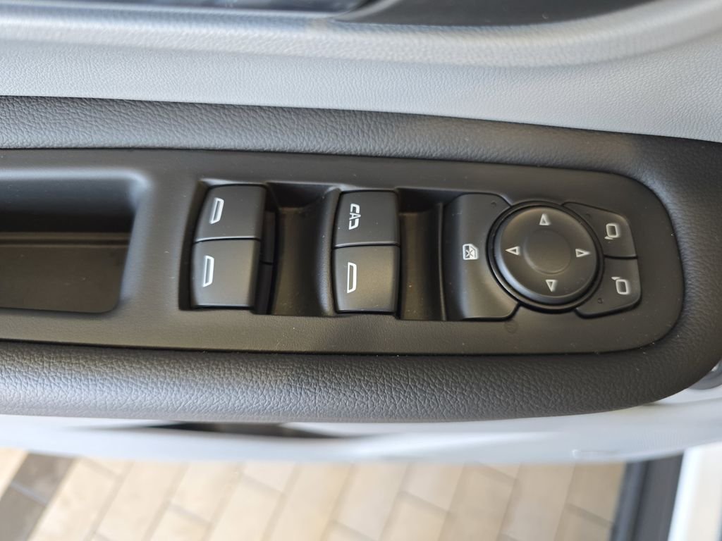 Used 2023 White GMC SLT image 30