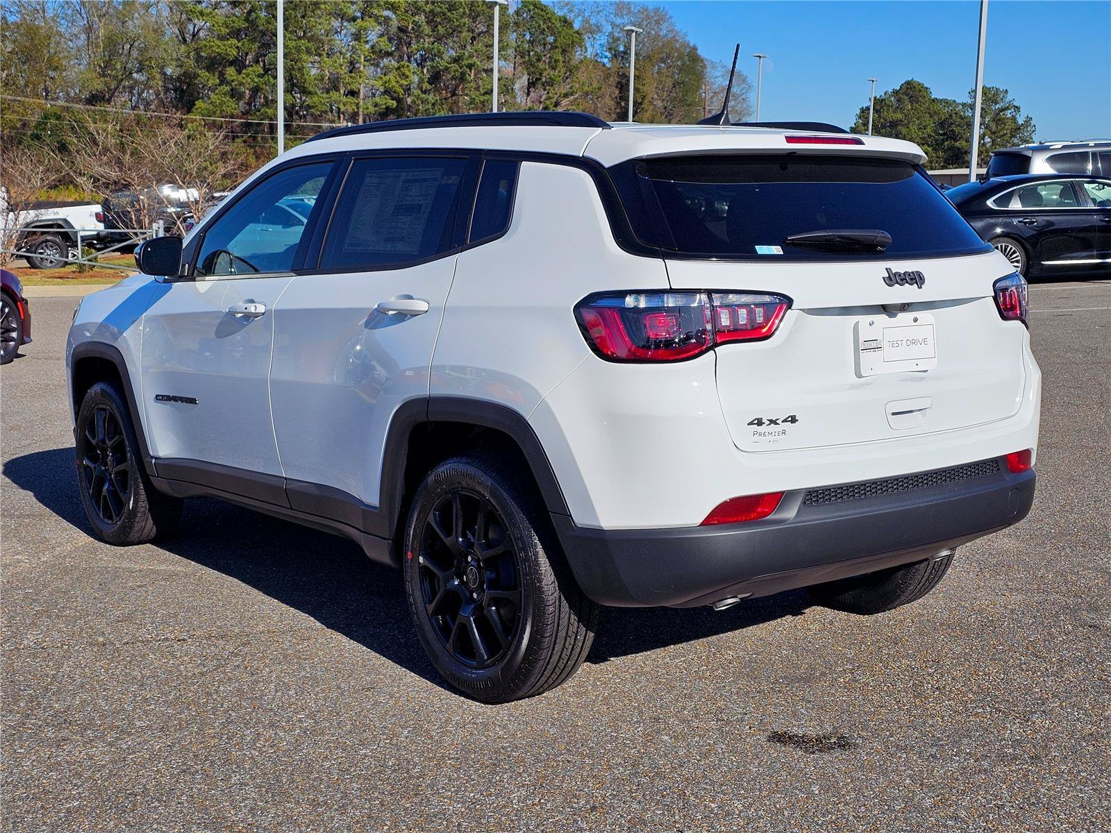 New 2026 Bright White Clearcoat Jeep Latitude Altitude image 12