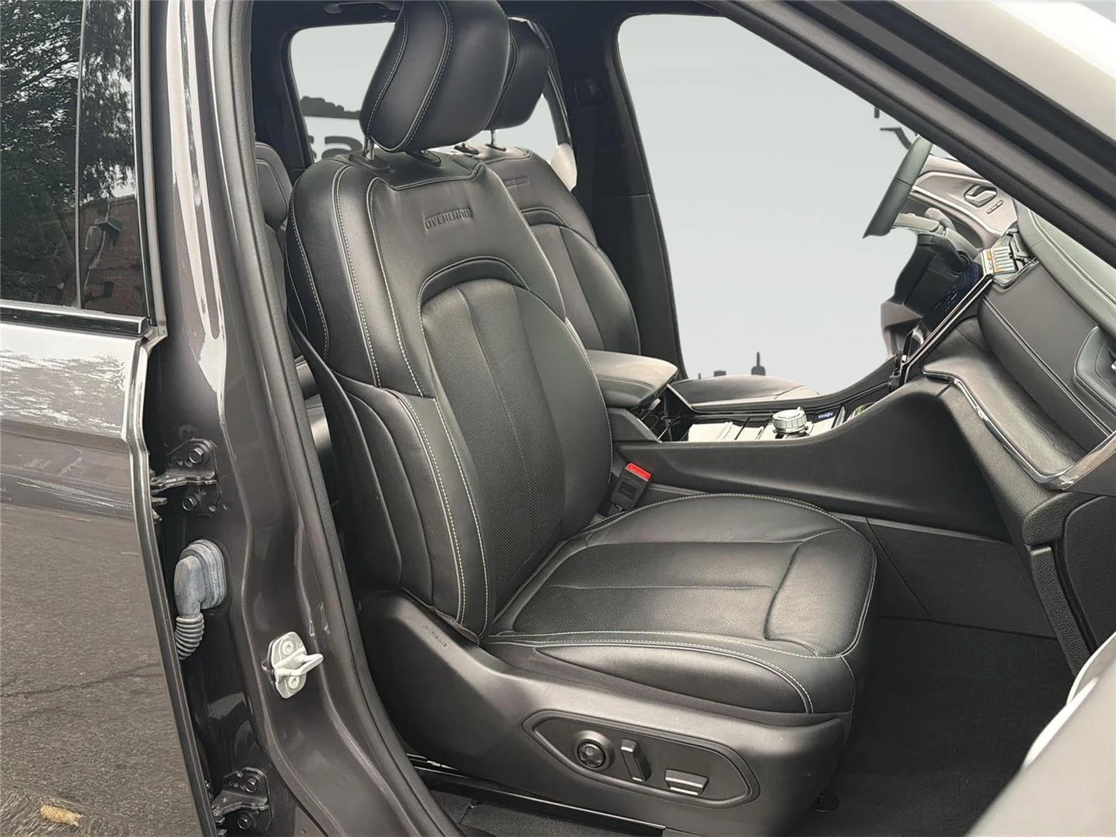 Used 2023 Baltic Gray Metallic Clearcoat Jeep Overland image 33