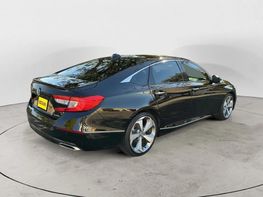 Used 2018 Black Honda Touring image 8