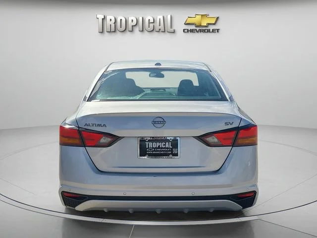 Used 2024 Silver Nissan 2.5 SV image 4