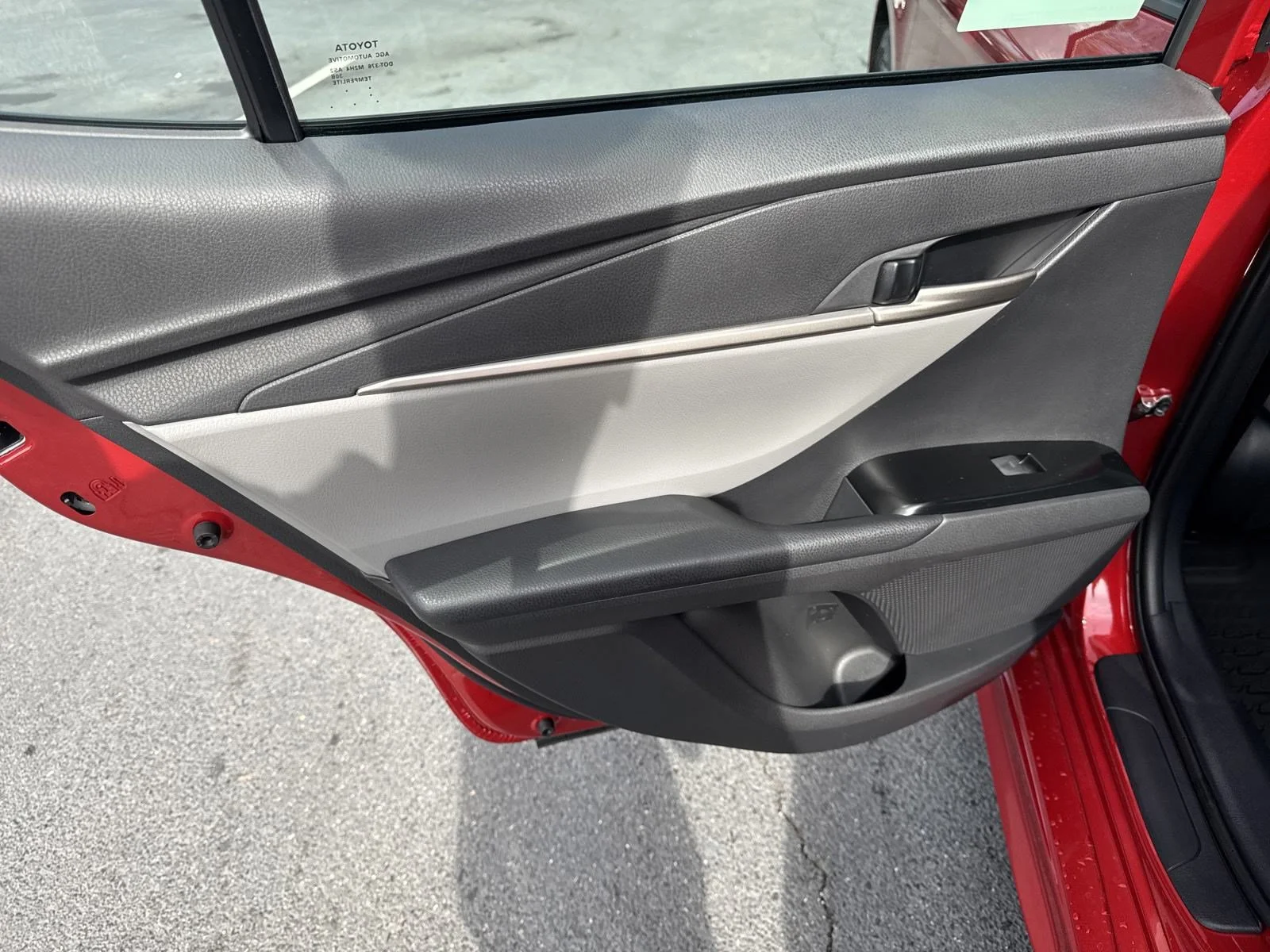 Used 2025  Toyota  image 26