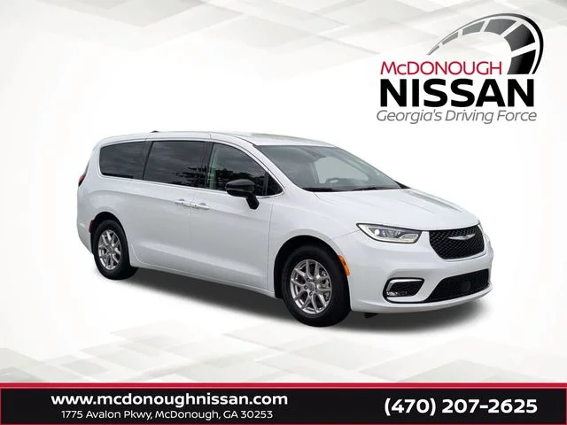 2024 Chrysler Pacifica Touring L's photo