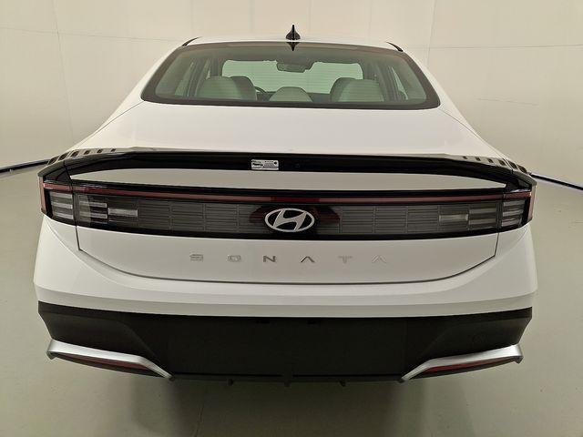 New 2026 White Hyundai SE image 6