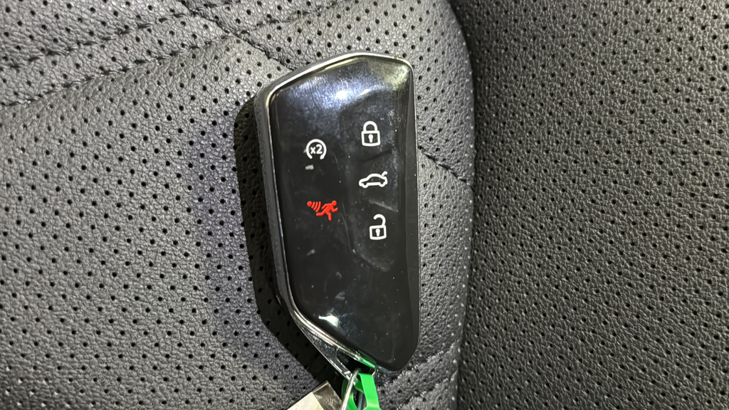 Used 2024 Gray Volkswagen 2.0T SE w/Technology image 19