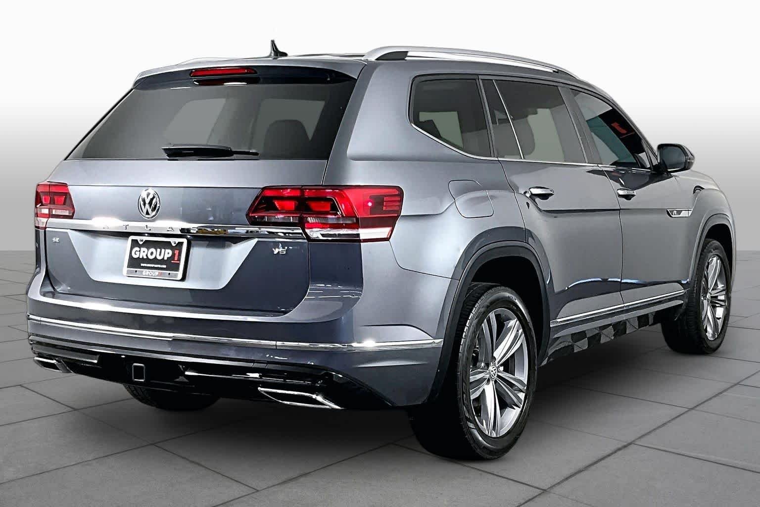Used 2018 Platinum Gray Metallic Volkswagen 3.6L V6 SE w/Technology image 13