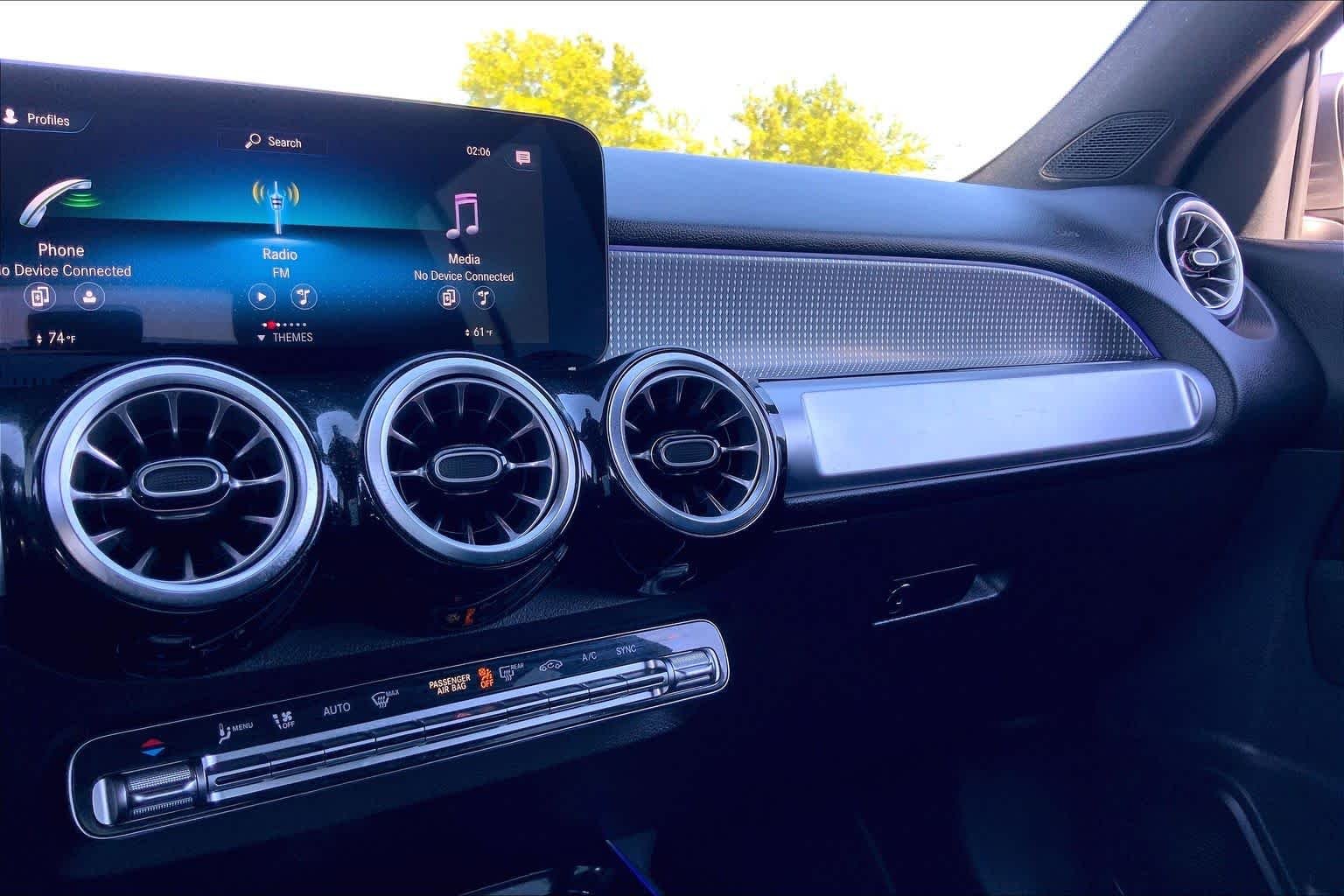 Used 2023 Mountain Grey Metallic Mercedes-Benz GLB 250 image 35