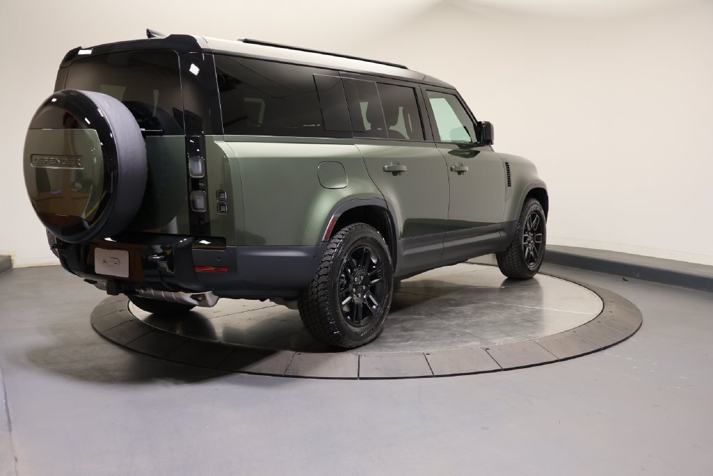 Used 2026 Woolstone Green Metallic Land Rover S image 5