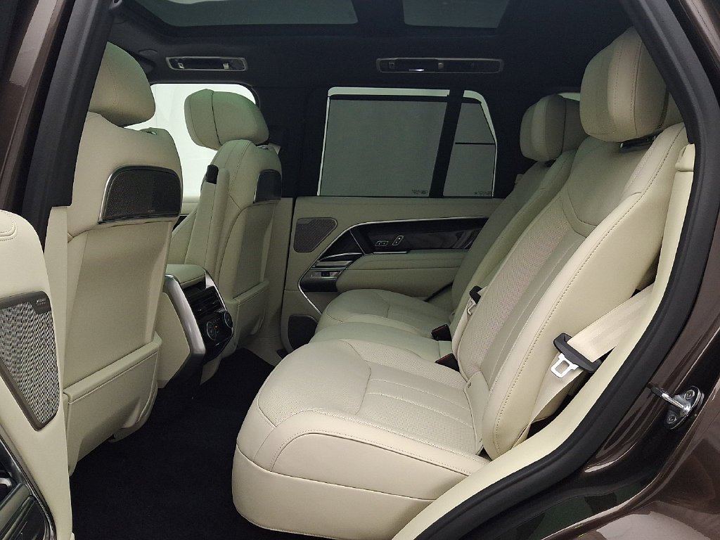 New 2027 Tourmaline Brown in Gloss finish Land Rover Autobiography image 6