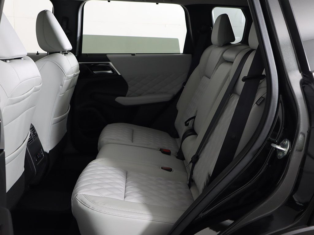 2025 Mitsubishi Outlander Plug-in Hybrid Platinum Edition - Photo 35