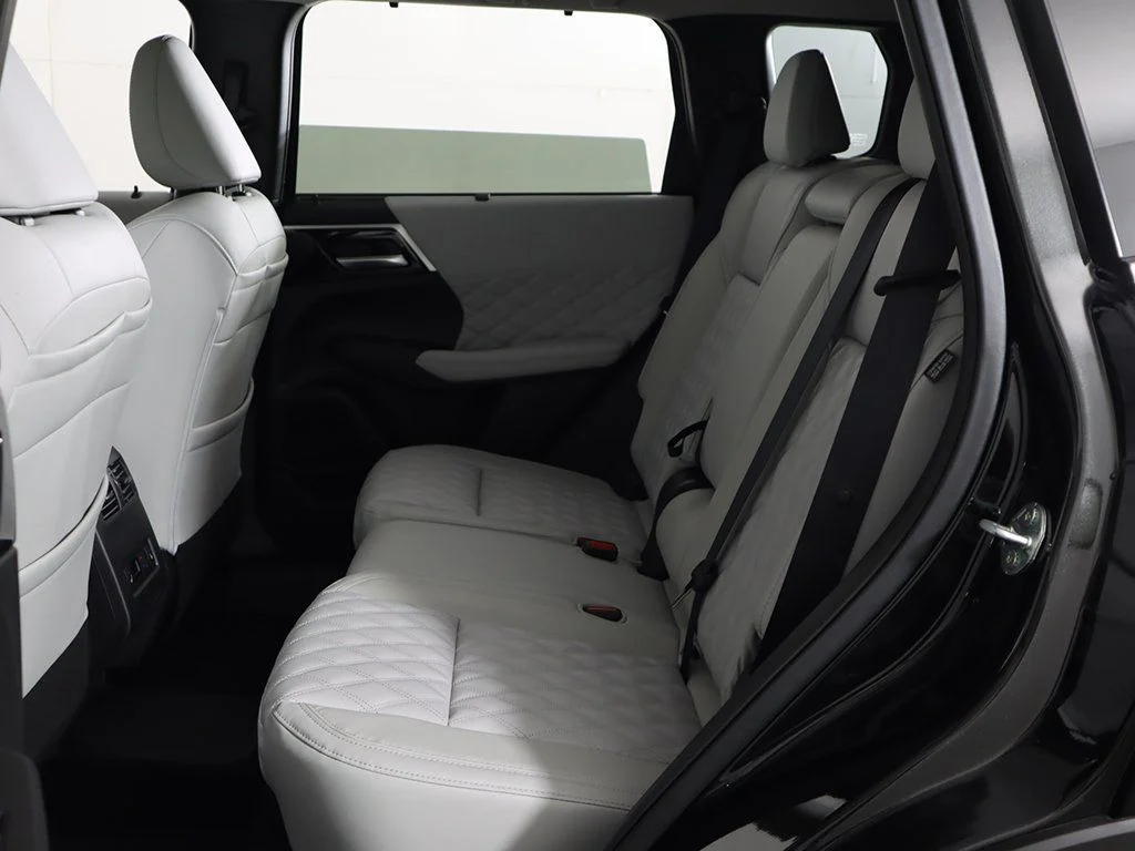 2025 Mitsubishi Outlander Plug-in Hybrid Platinum Edition - Photo 35
