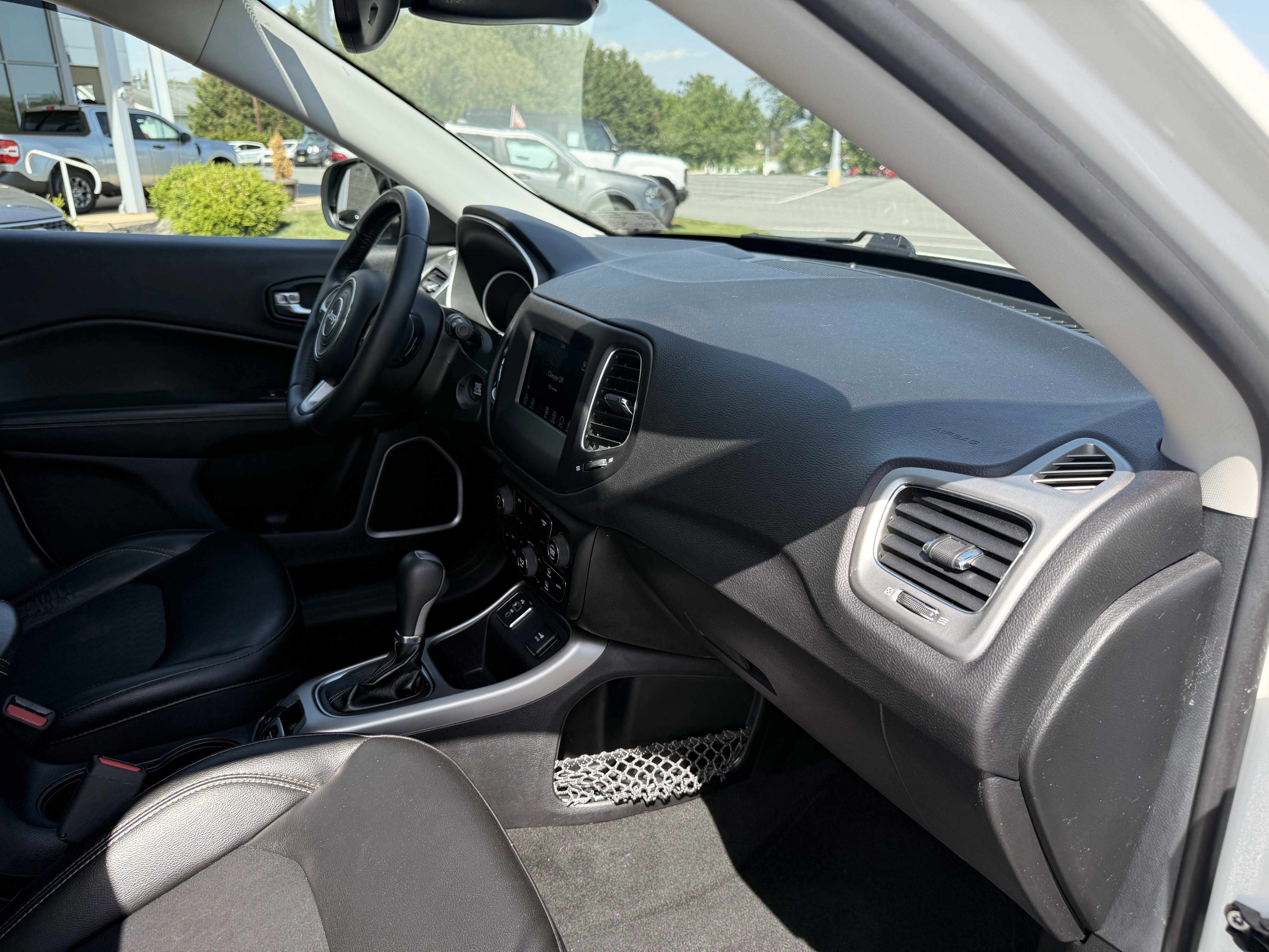 Used 2018 White Clearcoat Jeep Latitude image 38