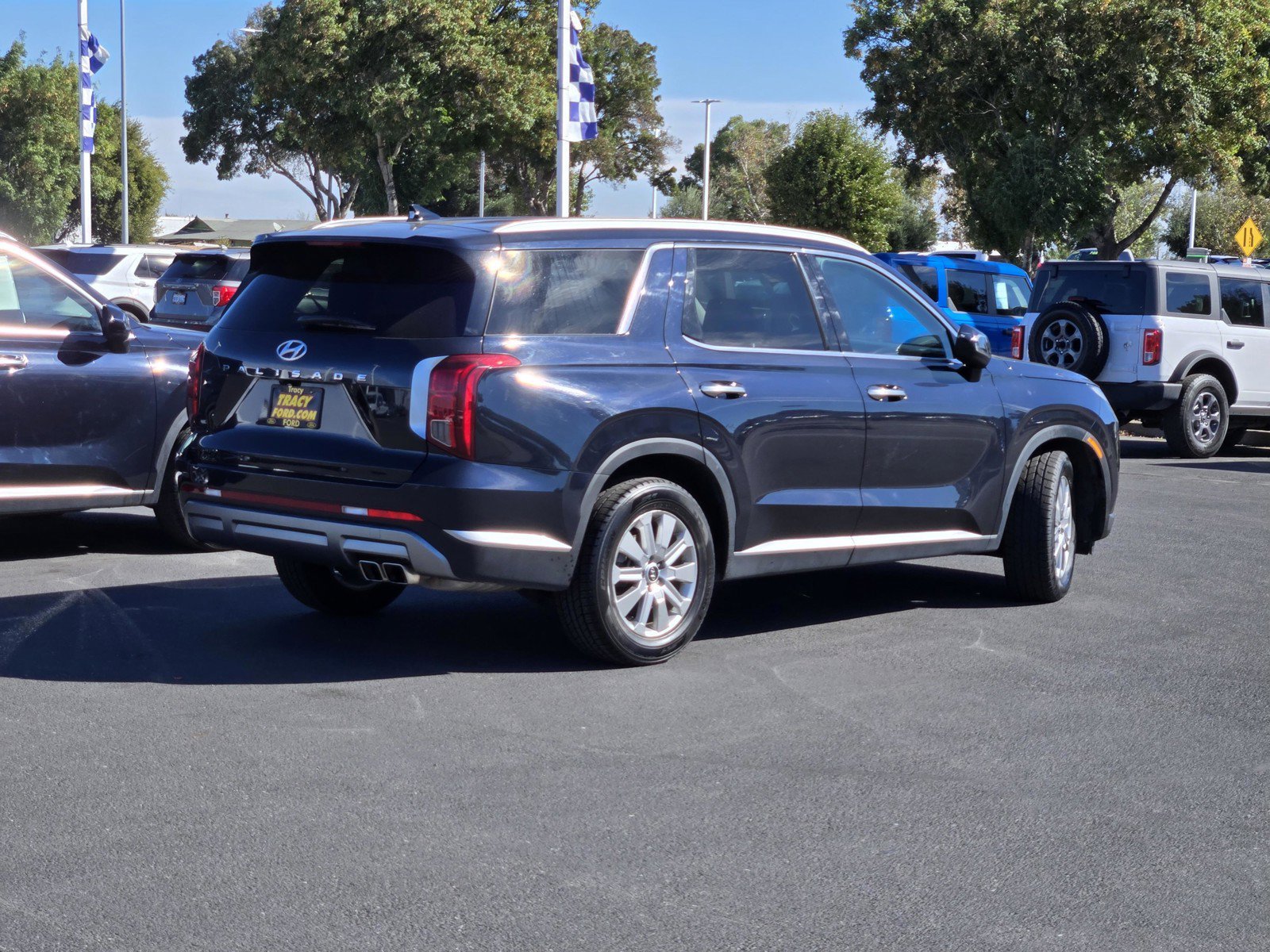 Used 2025 Moonlight Cloud Hyundai SEL image 4