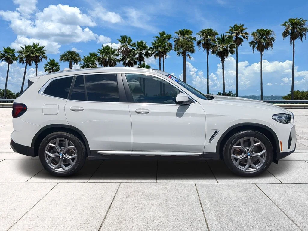Used 2023 White BMW sDrive30i image 3