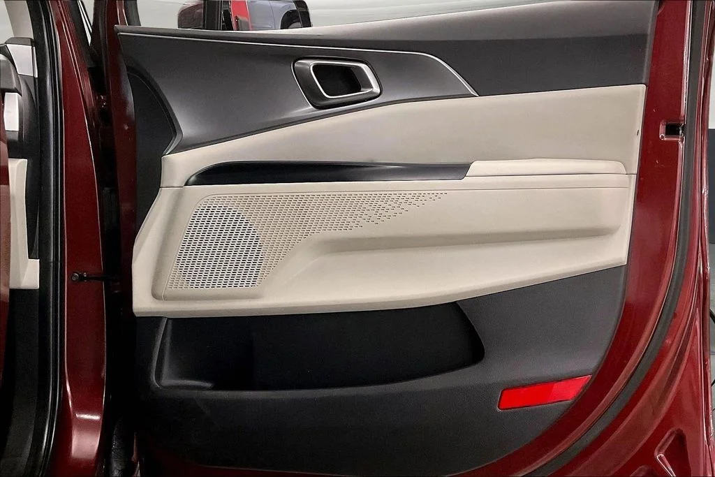 Certified Used 2022 Red Kia LXS image 28