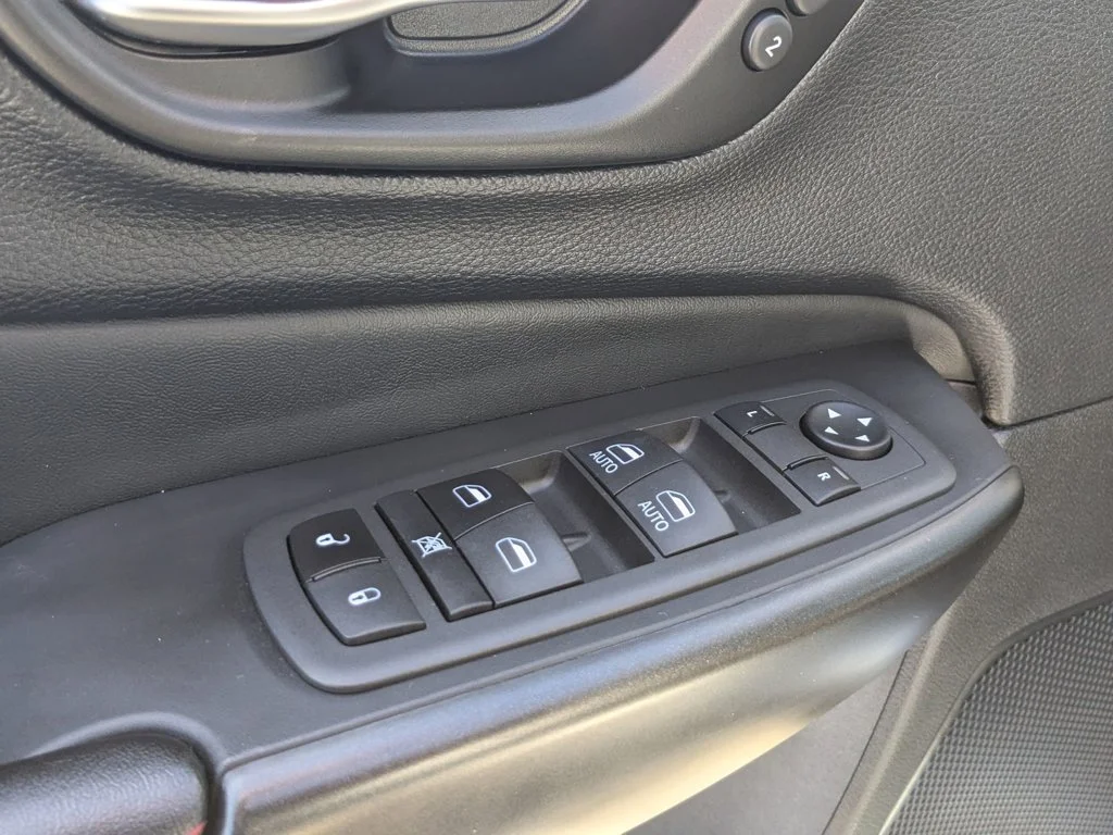 Used 2022 Bright White Clearcoat Jeep Trailhawk image 12