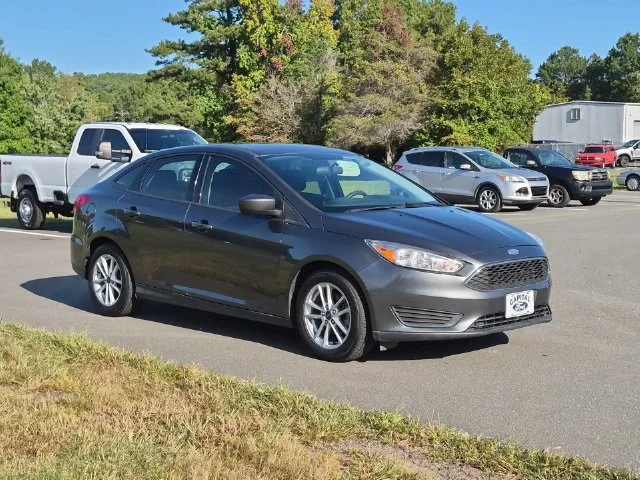 Used 2018 Gray Ford SE image 15