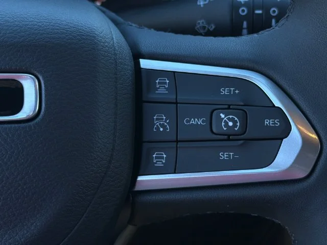 Used 2025 White Jeep Limited image 29