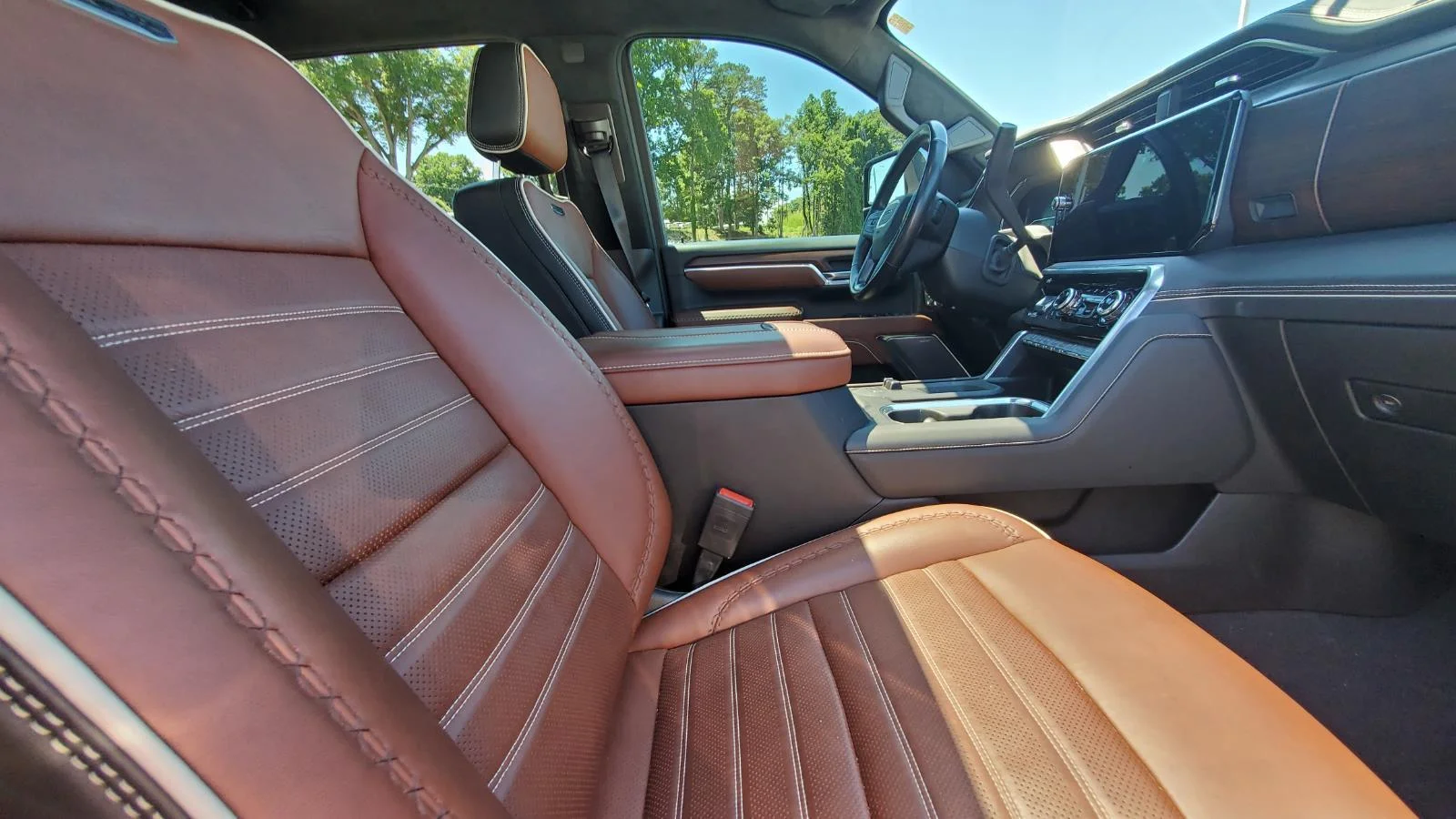 Used 2024 Onyx Black GMC Denali Ultimate image 4