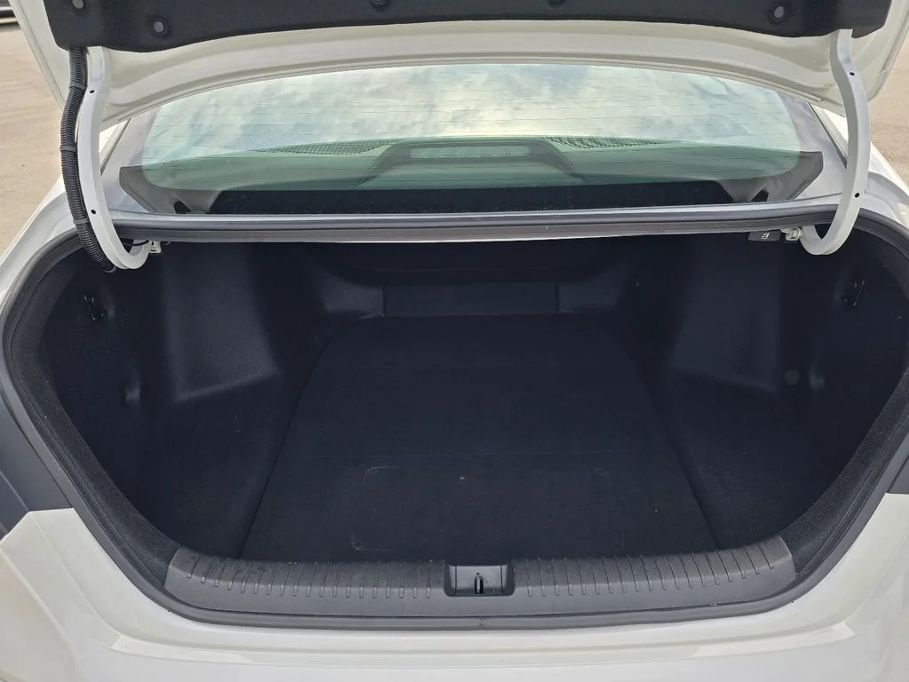 Used 2023 Platinum White Pearl Honda LX image 26